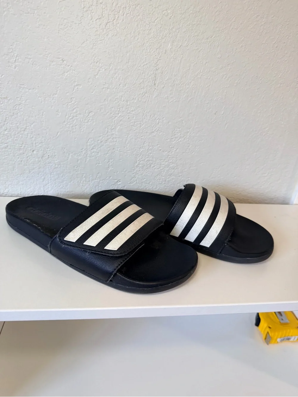 Adidas Adilette Comfort Slides – Men’s US Size 8 (Black/White)